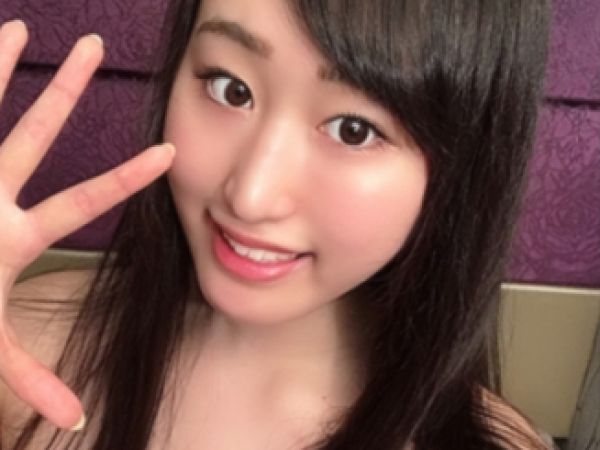 【素人】清楚売りしてるライブ中心に芸能活動をしている彼女だが…実は繋がりまくりのガチビッチ！ファン涙目のセックス収録！