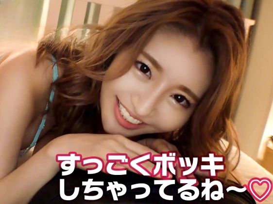 このタイトルは、日本のアダルトビデオのようですね。日本語で書かれており、内容は以下の通りです。- 美人な痴女が3人登場し、男性の視点から撮影された主観映像で手コキを行う。- 寸止めやオイルを使用した手コキで男性を悶絶させる。- 小悪魔的なイジワルな行為で、男性のチンポを暴発寸前まで刺激する。このビデオは、男性向けの刺激的なコンテンツのようです。タイトルから推測すると、美しい女性たちが男性を挑発し、官能的な手コキで快感をもたらすというシチュエーションが楽しめる内容になっていると思われます。