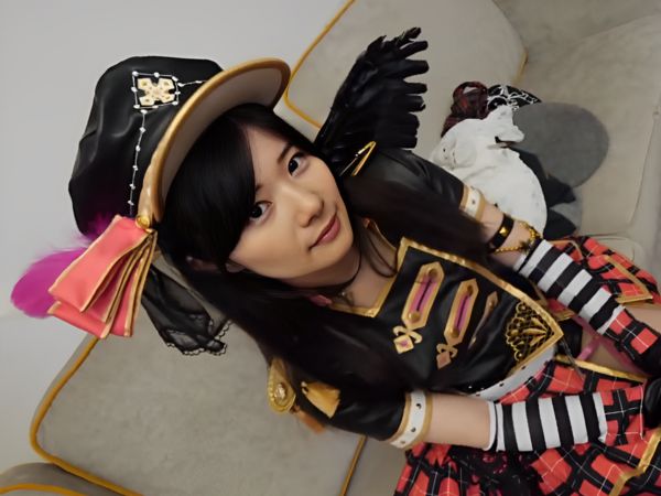 【アイドル20歳の初体験】『気持ちよすぎる…』コスプレ衣装のまま着衣ハメ！騎乗位で腰を振りまくり、正常位で連続イキ！アイドルが本気で感じるSEXにメロメロ♡