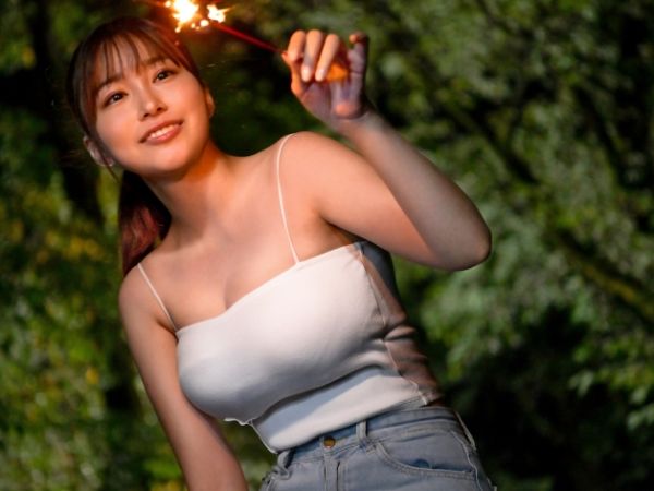 【田舎で出会った巨乳娘の危険な恋】東京から地方に引っ越した美巨乳女子が、偶然出会った見知らぬ男と禁断の肉体関係に…ひと夏のワンルーム同棲で、濃厚なセックスに溺れていく！♡