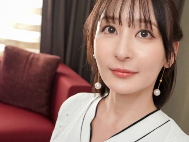 【三十路人妻の危険な本性】『夫だけじゃ物足りないの…』真面目そうな見た目とは裏腹に、チ○ポを求めて悶える美熟女！三十路の色気ムンムンな奥さんが、夫への愛と性欲の狭間で激しく乱れる！エロすぎる人妻の淫乱ライフ♡