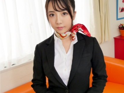 【美脚CAの危険な誘惑】顔面騎乗位で濡れるお姉さん！ 制服の下は熱いマンコ♡ 肉棒でガン突きされ、絶頂迎えるCAの淫らな姿！