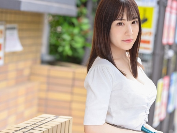 【神対応の激カワ美少女】『お家でエッチなお願い、全部聞いちゃう♡』素人男性宅に貸し出された美少女が、どんなリクエストにも笑顔で応える！可愛さ満点のご奉仕プレイに悶絶必至！！