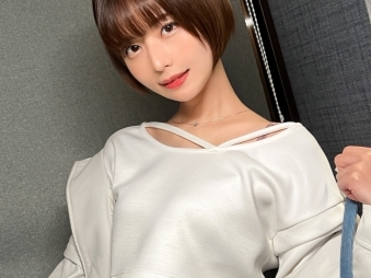 【美ボディ美少女の悶絶】『気持ち良すぎる…』スレンダーなカラダを震わせながら、パイパンマンコを激しくピストン！顔面偏差値高めの美少女が肉棒でかき回され、絶頂を迎える瞬間を激撮！