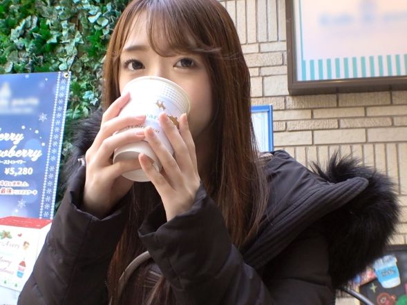 【ナンパでゲット♡デカ乳美女】 純粋な彼女を口説き落とす！ 上目遣いのフェラで男を虜にする無邪気なエロかわ娘！
