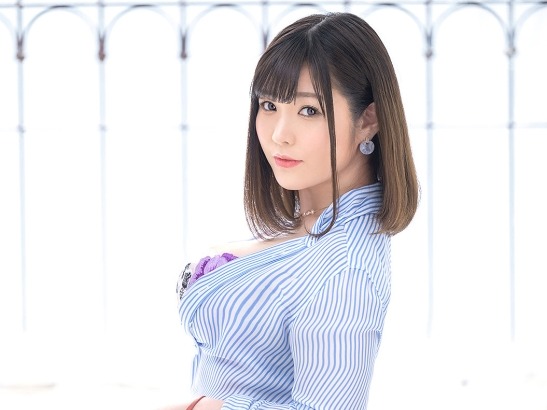 【Fカップ美熟女の淫らなデビュー】『私、もっと感じたい…』積極的なフェラでチ○ポを味わった奥様が、弾丸ピストンで膣奥を激しく責められ快感の淵へ！豊満なボディを揺らしながら、熟れたオマ○コで絶頂を迎える美熟女の淫らな初体験！♡
