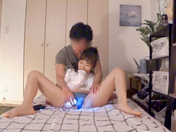 【ナンパ成功！】幼さ残る天真爛漫美少女を口説き落とし、ヤリ部屋でバック激ピストン！連続で感じまくる姿に興奮MAX♡