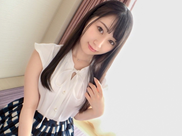 【無毛美少女と濃厚セックス】『奥まで…気持ちいい…』華奢なカラダの美少女とカラダを重ね合い、ツルツルマンコの奥までチンコを挿入！感度抜群のカラダが乱れる♡
