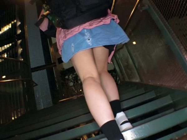 【ドM素人娘の淫乱覚醒】『もっと…強くして…』性欲全開のドM娘が、電マと手マンでネバネバ本気汁を垂れ流し！ケツを引っ叩かれてメス顔全開♥クリトリスを刺激され、ビクビク痙攣しながらイキまくるエロすぎる姿は必見！