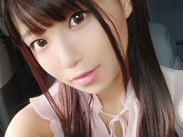 【車内淫乱痴女の濃厚プレイ】『ここですぐに…』地下駐車場でオナニーする痴女が男の車に乱入！車内で互いの肉体を貪り合うカーセックス！熱い吐息と淫らな腰使いで、車内が一気にエロ空間に！大量の愛液と汗が交じり合う、激しくも淫靡なカーセックス！！