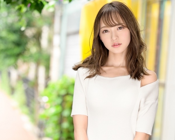 【スレンダー美人の甘い訪問】『もっと奥まで…♡』流川夕ちゃんが素人男性宅で大胆に変身！恋人のような甘いキスから始まる濃厚プレイに、スレンダー美ボディが悶えイキ！素人男性も思わず夢中になるエロティックな一夜！