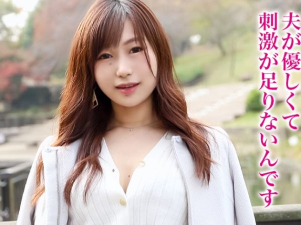 【新婚人妻の危険な遊び】『旦那じゃ物足りないの…』色気ムンムンの新妻が、刺激を求めて他人棒に夢中！濃厚なキスとエッチな言葉で誘惑し、旦那には見せない淫乱モード全開♡秘密の不倫セックスで、新婚早々アソコが火照っちゃう！