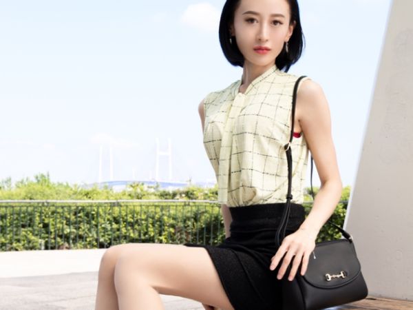 【人妻の性欲爆発】『我慢できない…』セックスレスに悩む美熟女が、他人棒との不倫で本能むき出し！手マンでトロトロになったオマンコを激しく突かれ、抑え込んでいた欲望を解放！人妻の淫らな姿に興奮必至！♡