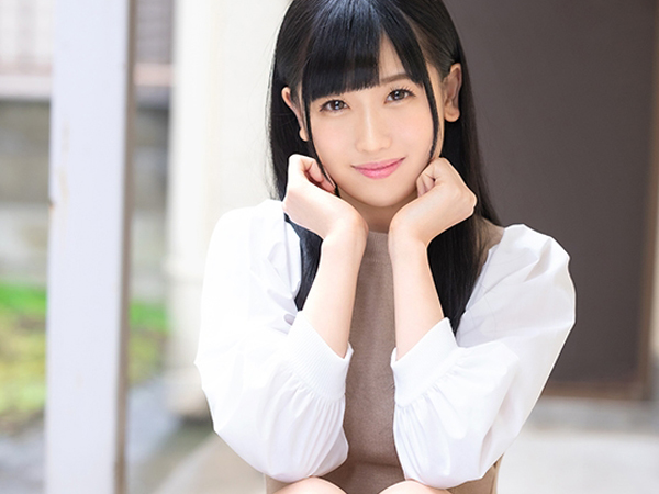 【素人宅でエッチな大冒険】『キスしていい？』21歳のウブカワ美少女が素人男性の家で大胆ご奉仕！一生懸命なフェラに我慢できず、生チ○ポ挿入！！恥じらいながらも感じる姿がたまらない♥