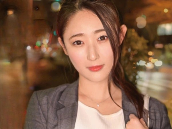 【ランチタイムの誘惑】『急いでるのに…』仕事中のOLをナンパ!チ●コ見せたら理性崩壊!時間を忘れて腰振りまくる昼下がりの淫乱セックス♡