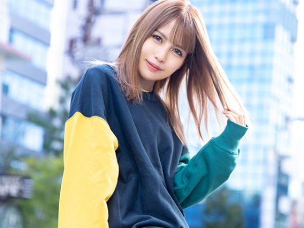 【ギャルAVデビュー】芸能界を目指すアパレル店員ギャル、2本のチンポに夢中！美人なのに超エロい3Pで、貪欲に快楽を求める姿がヤバい！！