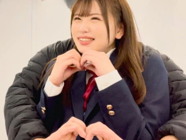 【制服美少女と禁断デート】『ダメ…でも気持ちいい…』笑顔が可愛いJKがオジさんとホテルで背徳プレイ！桃色おまんこを濡らし、恥じらいながらも快感に溺れる！♡