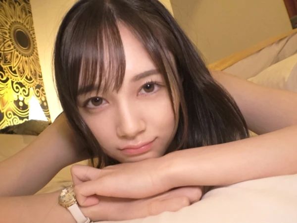 【美白スレンダー美少女のプライベートSEX】『いっぱい出して♥』透き通るような美肌と巨乳が眩しい美少女が、プライベート感満載の生ハメセックスで感じまくり！カメラ目線で誘惑する姿がたまらない！♡