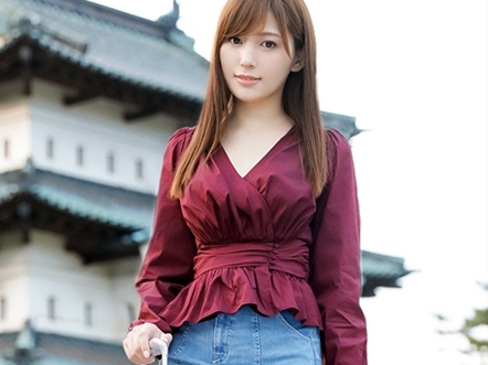 【スレンダー美少女と素人男性のラブラブSEX】マジカワ美少女が素人チ○ポをエッチなマ○コで優しく包み込み、甘い喘ぎ声で誘惑！素人男性も興奮MAXで美少女の体を激しく求める！