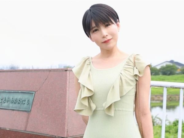 【禁断の火遊び】39歳美熟女、旦那じゃ満足できない！色白スレンダーボディがデカチンに喘ぎまくり、不倫の悦びに溺れる生々しいセックス♡